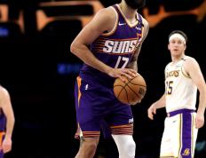 杜兰特连续二十场比赛得分超过败北，湖人挑战极限！