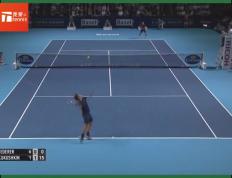 费德勒重返赛场，战术调整首场状态出色，日本队观众沸腾！