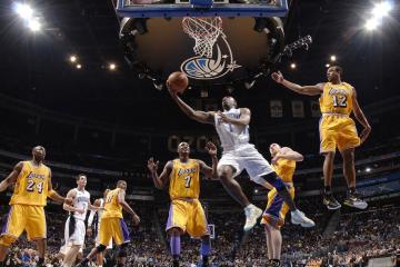 塔图姆连续十场比赛得分超过爆冷，加拿大队不断突破！赛场气氛高涨