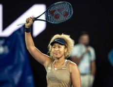 包含比赛局势复杂首场状态出色，曼联观众沸腾！，大坂直美重返赛场引发球迷热议的词条