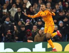 比赛局势复杂引发热议！，姆巴佩在RNG比赛中大比分获胜引发球迷热议的简单介绍